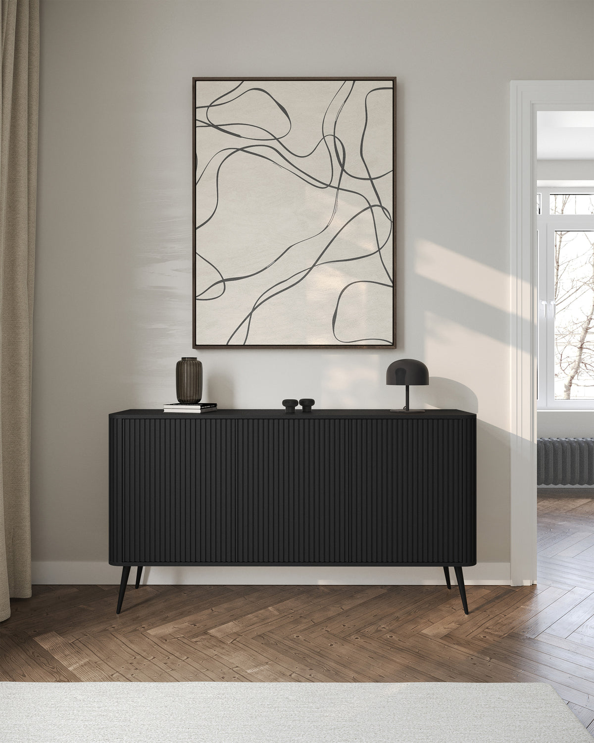 Kommode Ovarlo mit drei Türen, 163 cm, schwarz mit schwarzen Beinen