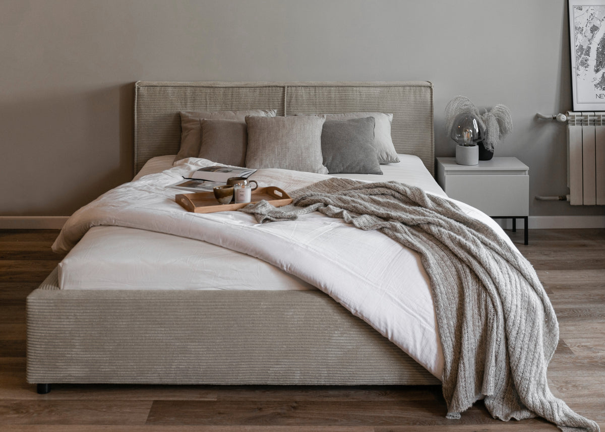 Lit tapissé 180x200 cm Farese avec rangement et vérin à gaz, velours côtelé beige foncé