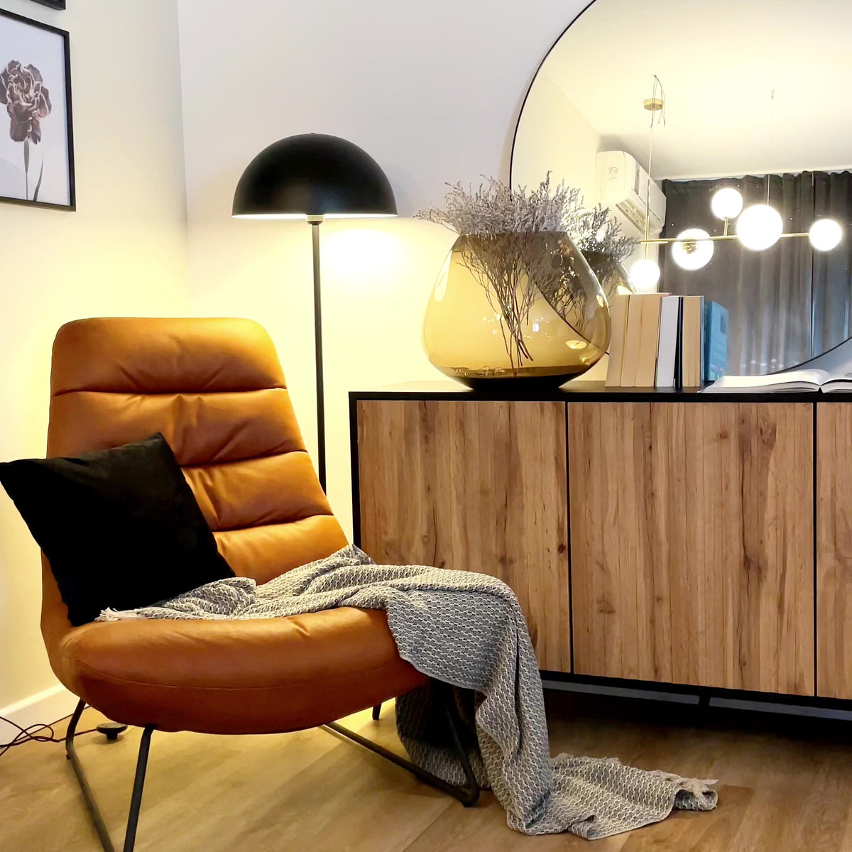 Charger la vidéo : Commode Bello avec façades à lames 154 cm noire/chêne Wotan
