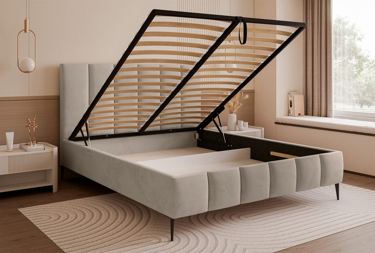Lit tapissé 180x200 cm Sarafino avec coffre de rangement pour linge de lit, velours gris beige, cadre métallique sur pieds hauts