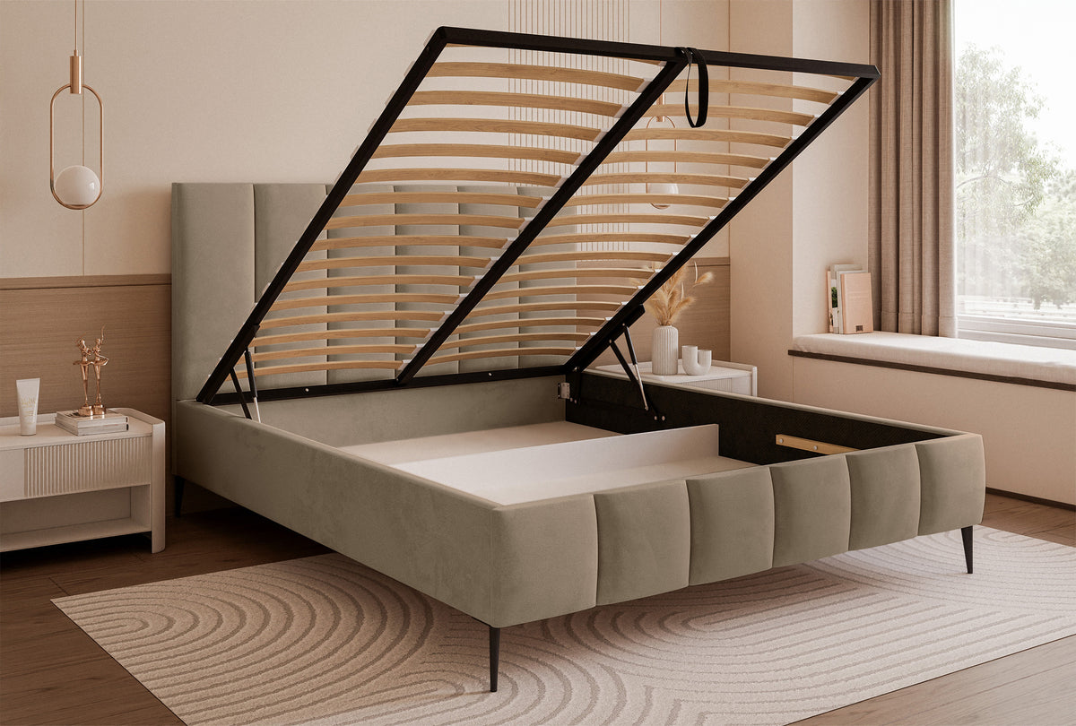 Lit tapissé 180x200 cm Sarafino avec rangement pour la literie, velours beige foncé, cadre métallique sur pieds hauts