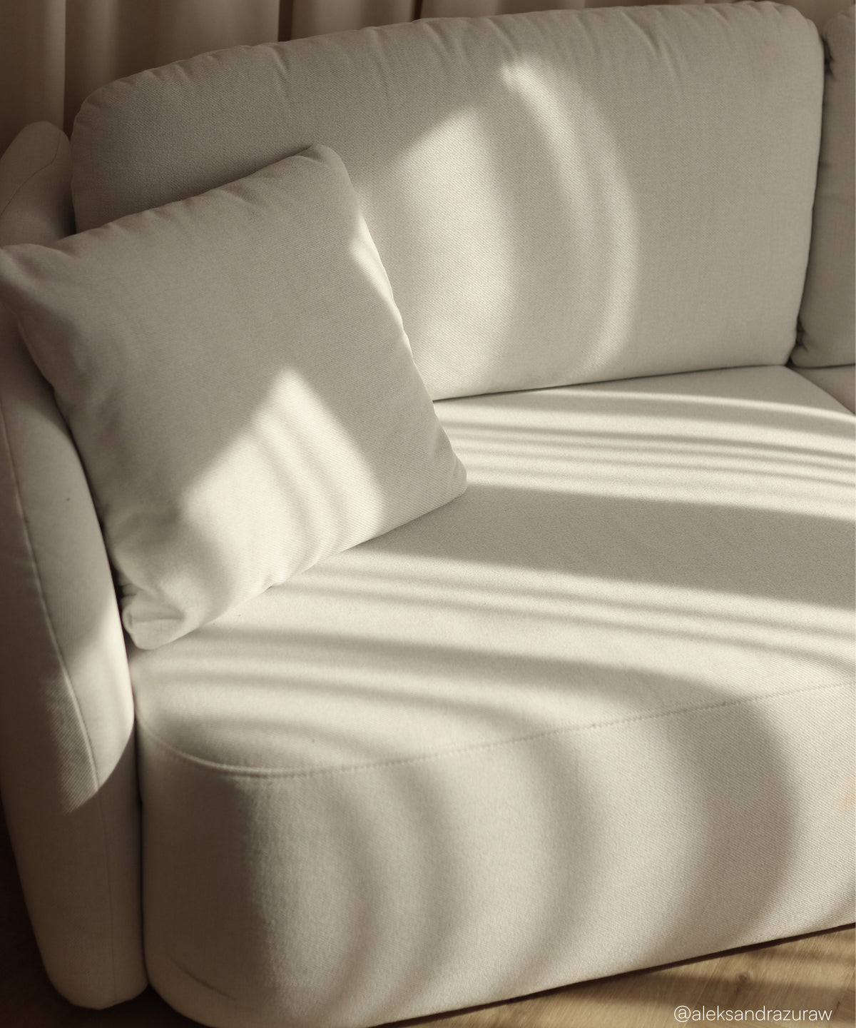 Dreisitziges ausklappbares Sofa Savoy mit Stauraum, cremefarbene Flechtung