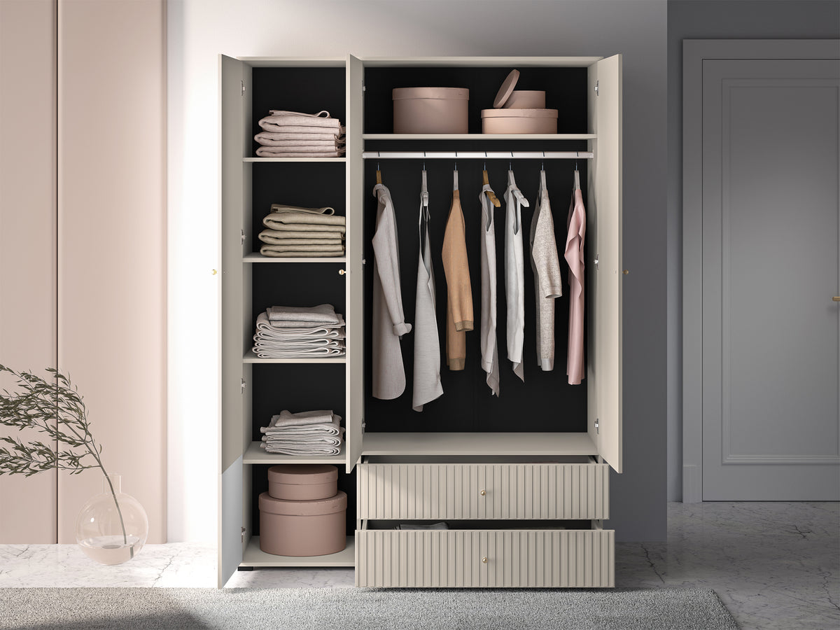 Armoire trois portes Caletto 150 cm avec deux tiroirs et lames décoratives beige