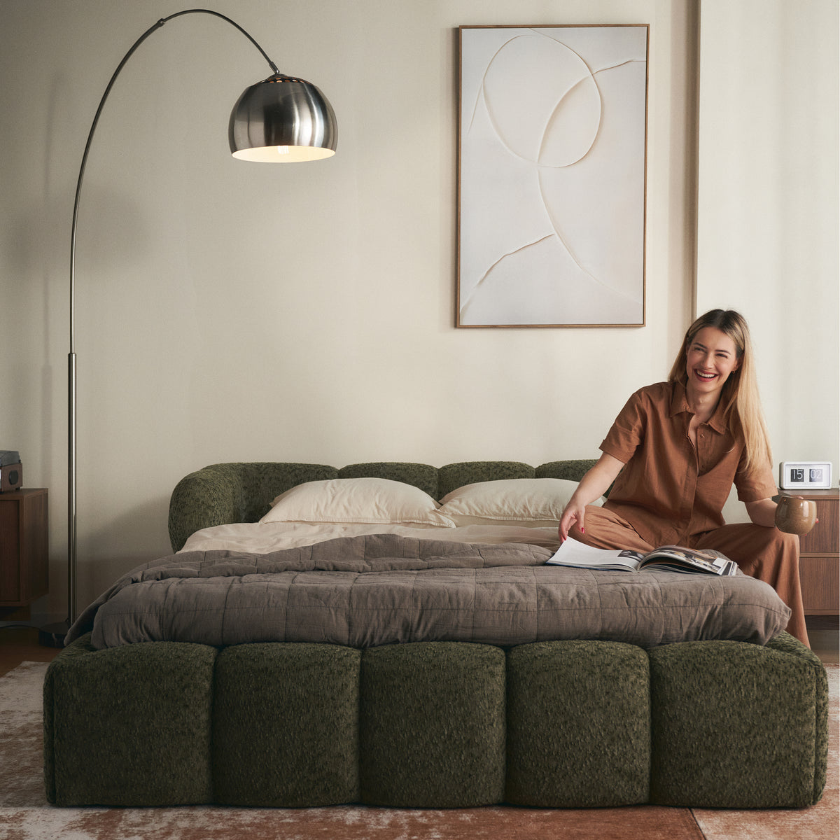 Upholstered bed 120x200 cm Stormi, grüner Chenille-Rollrost