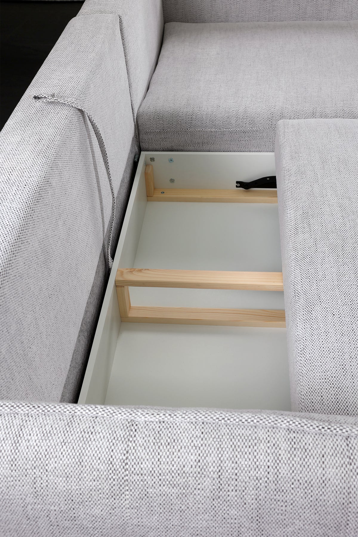 Ecksofa mit Schlaffunktion Oblivio Mini, L-förmig, rechtsseitig, mit Stauraum, hellgrauer Flechtstoff