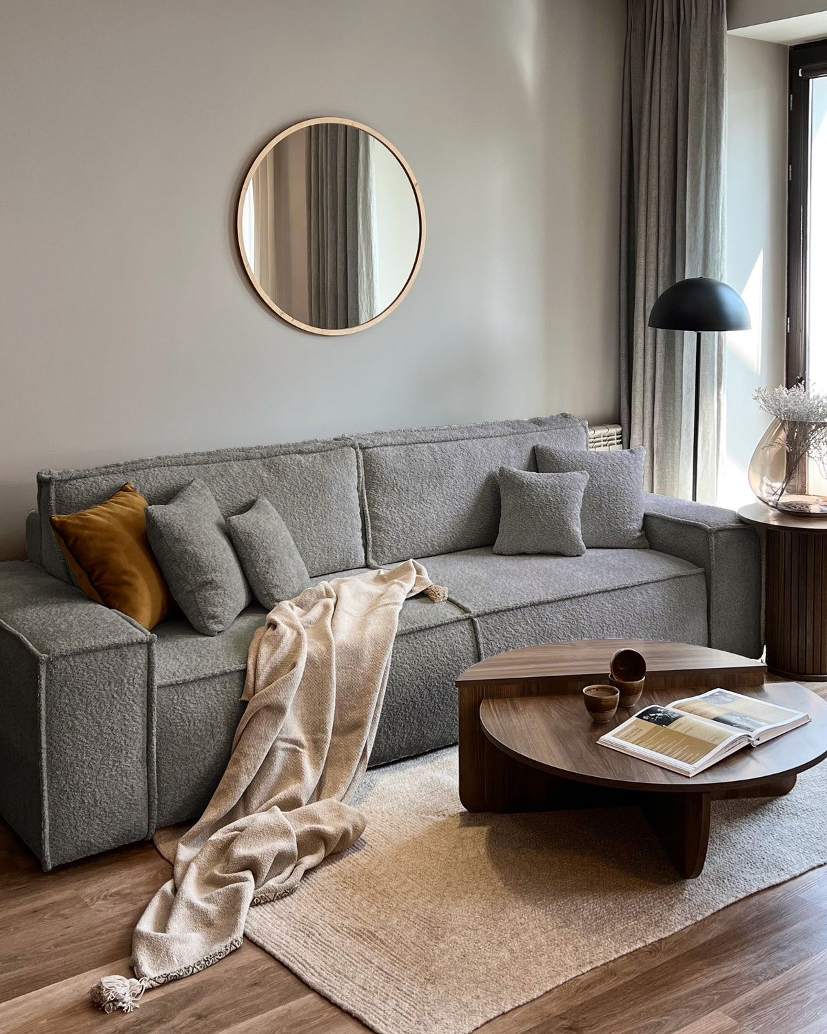 Dreisitziges ausklappbares Sofa Farese mit Stauraum, grau Bouclé