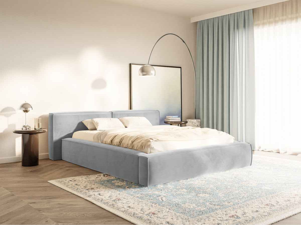 Polsterbett 180x200 cm Tilves Low mit Stauraum, Metallrahmen, hellgrauer Samt