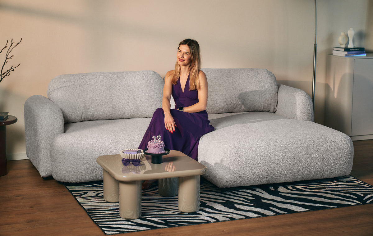 Canapé d'angle Tvoya en forme de L, droit, boucle gris clair avec fonction couchage