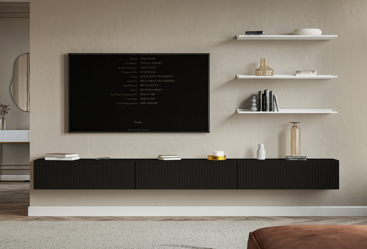 Meuble TV suspendu Veldio trois portes avec façade rainurée 300 cm noir