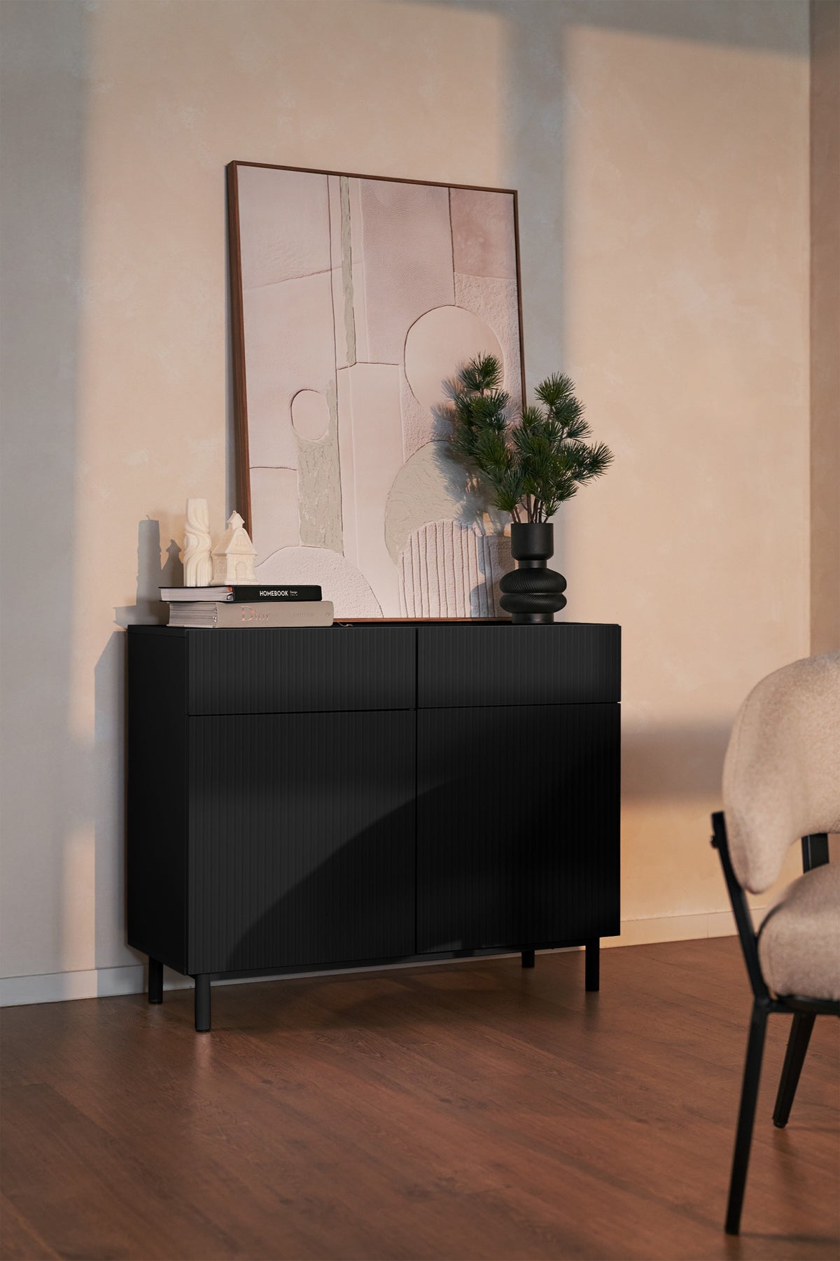 Commode 2 portes Veldio New avec façade rainurée et 2 tiroirs 100 cm noire