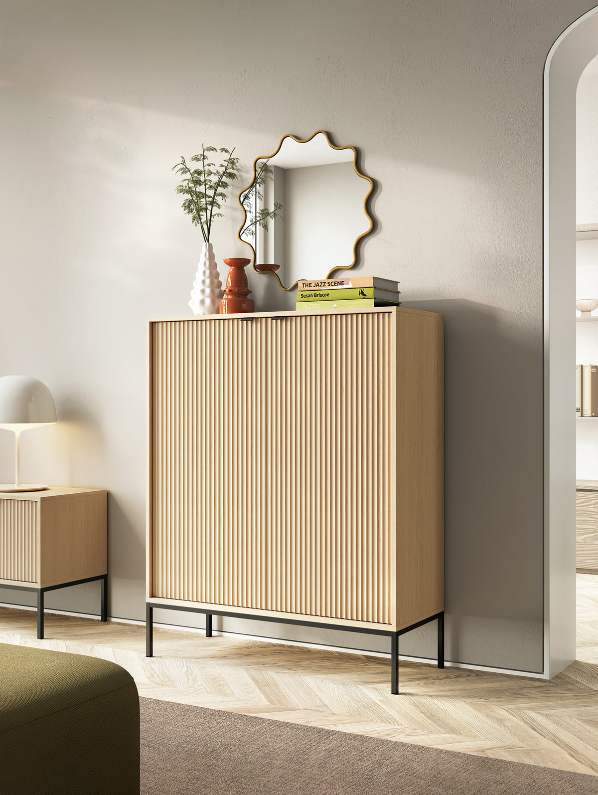 Commode 2 portes Vellore avec façade rainurée 104 cm chêne Vicenza sur pieds noirs
