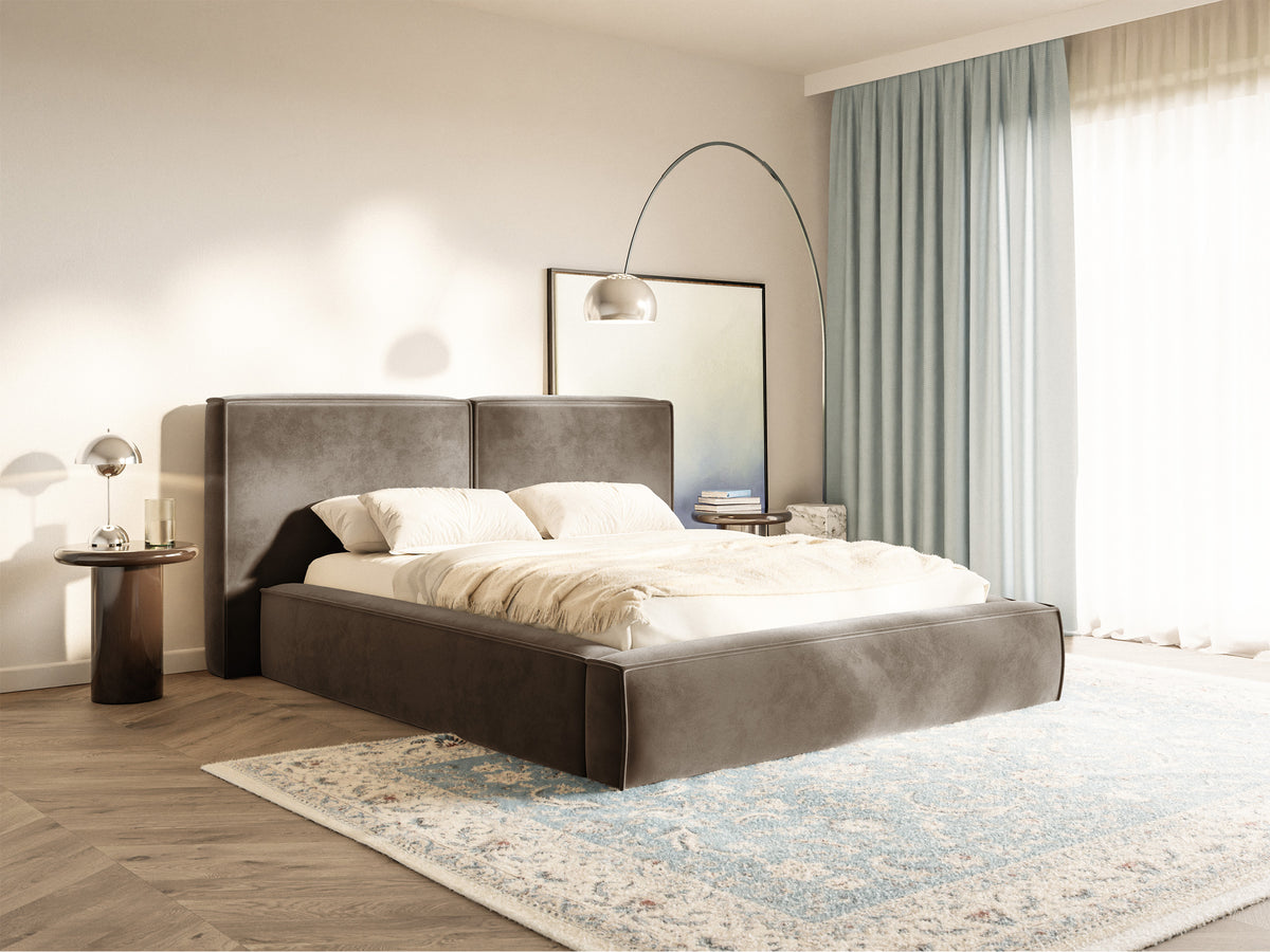 Gepolstertes Bett 180x200 cm Tilves mit Stauraum, Metallrahmen, hellbrauner Samt