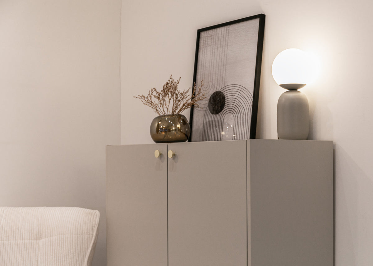 Hohe Kommode Divenos, zweiflügelig, 93 cm, Grau-Beige