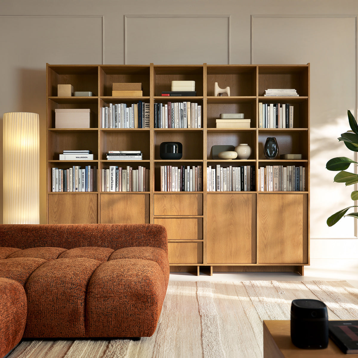 Étagère deux portes Yasumi avec étagères 98 cm chêne caramel