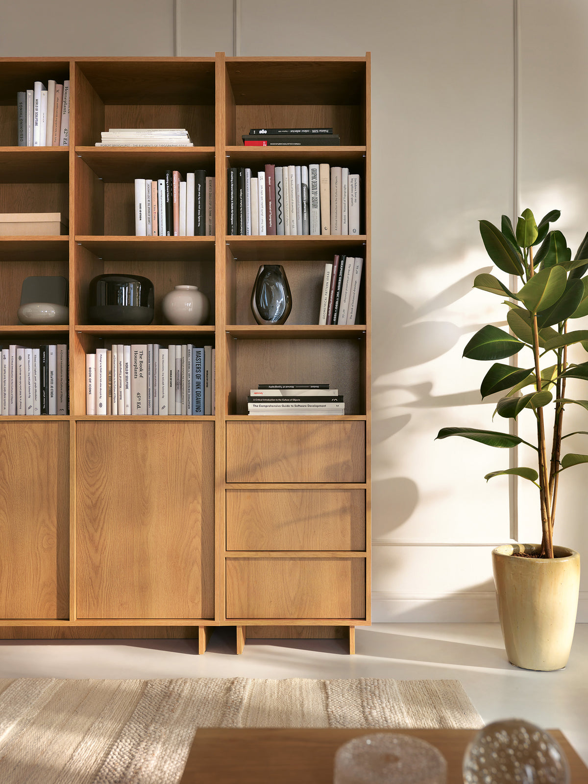 Étagère Yasumi avec trois tiroirs et étagères 50 cm chêne caramel