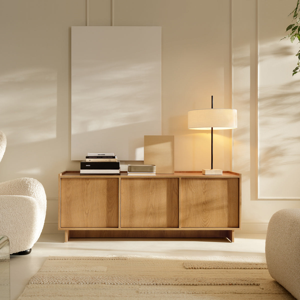 Meuble TV trois portes Yasumi 147 cm chêne caramel