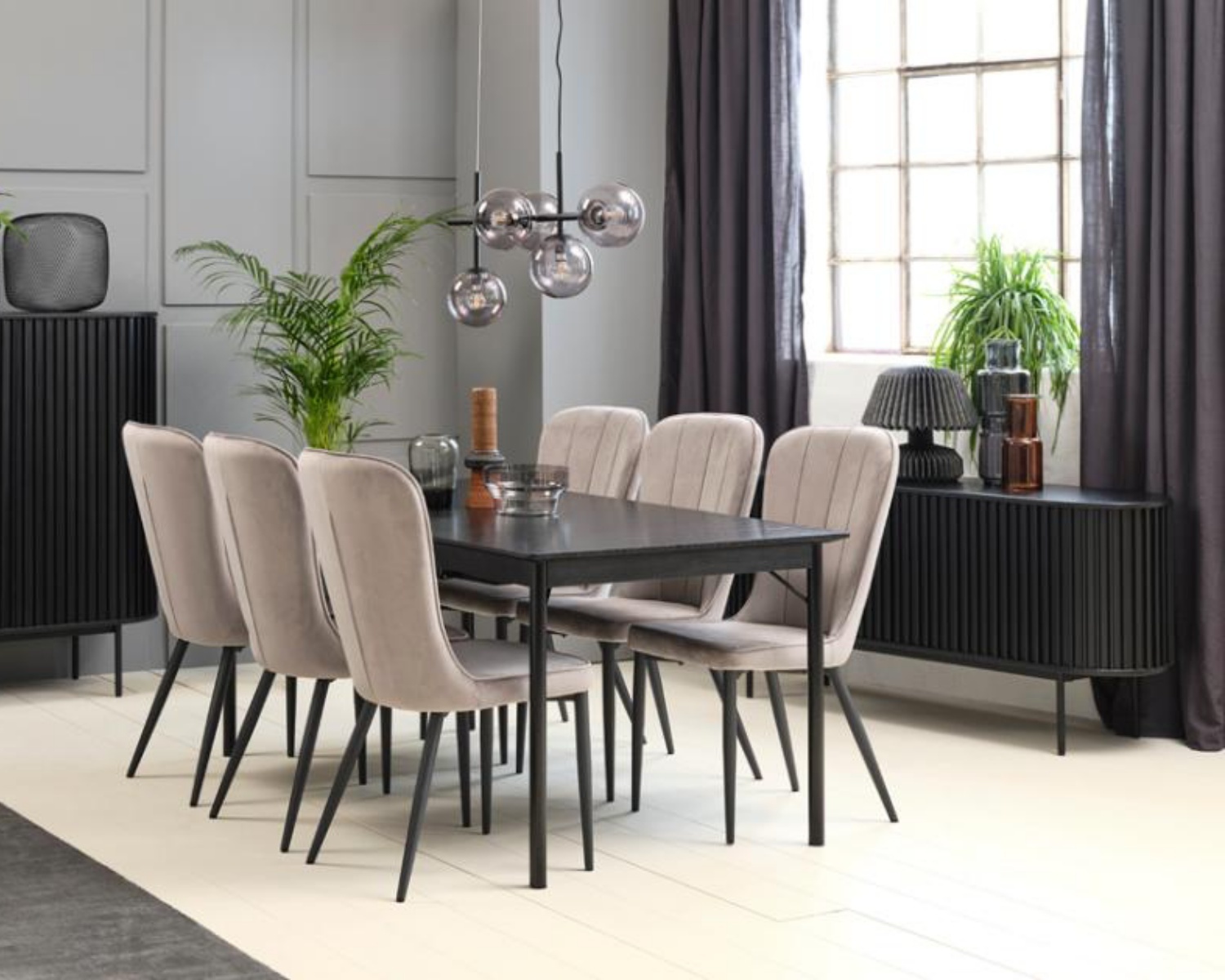 Commode large Ovitties à lamelles noires