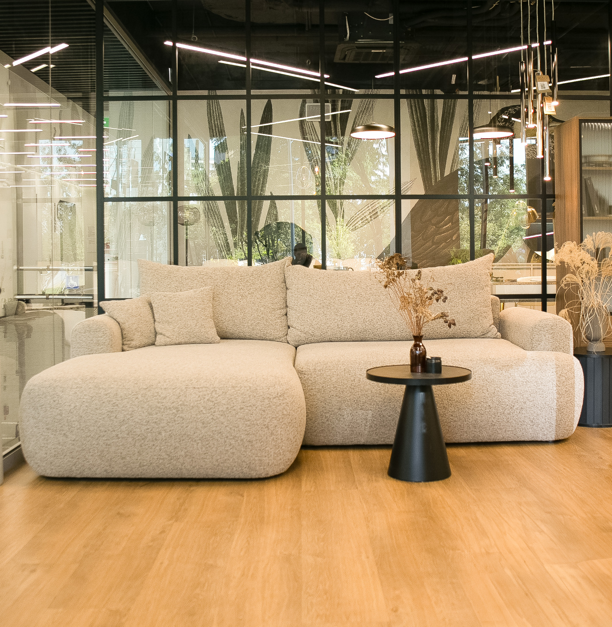 Jasnoszary narożnik Ovo lewostronny z funkcją spania i pojemnikiem na pościel.