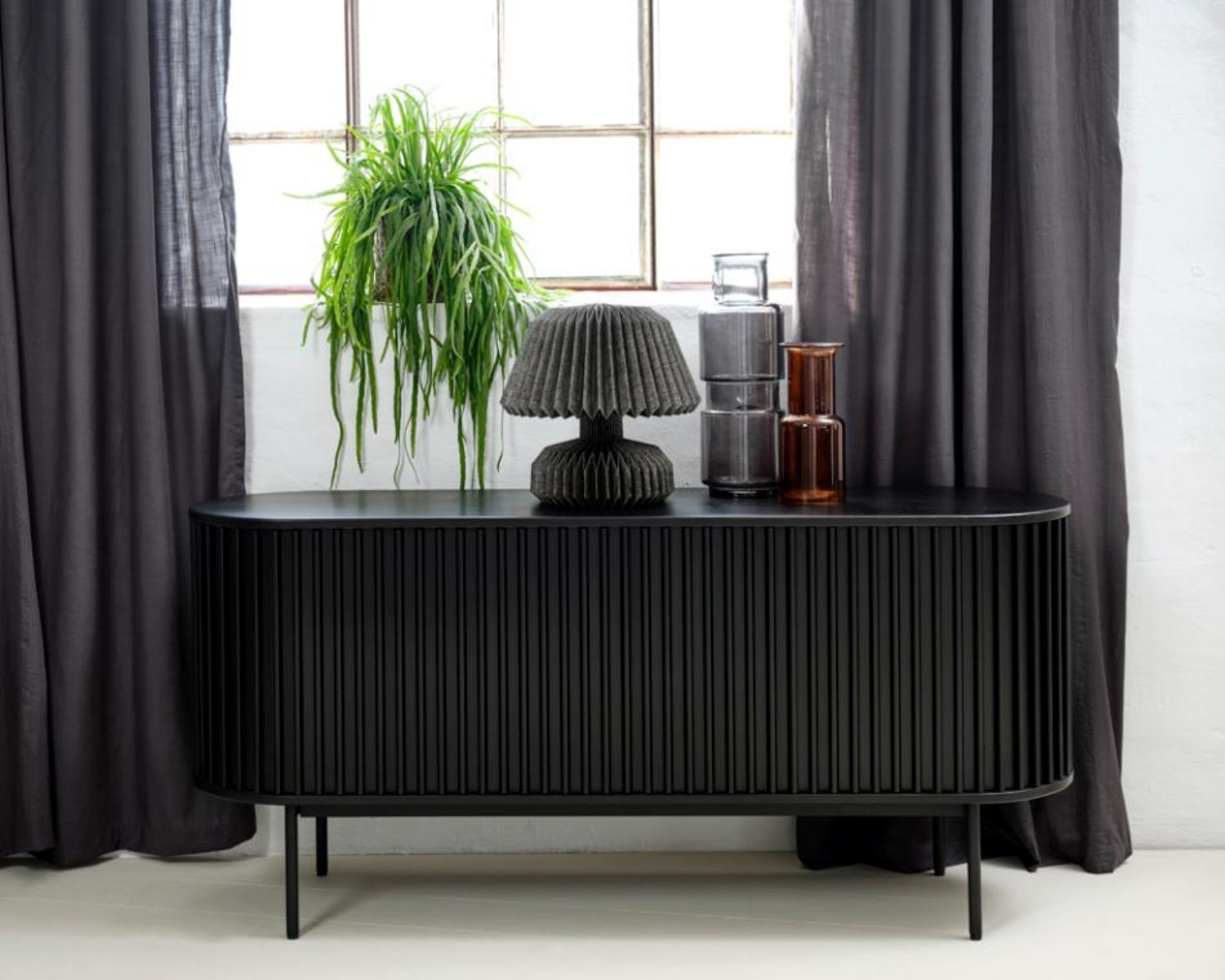 Commode large Ovitties à lamelles noires