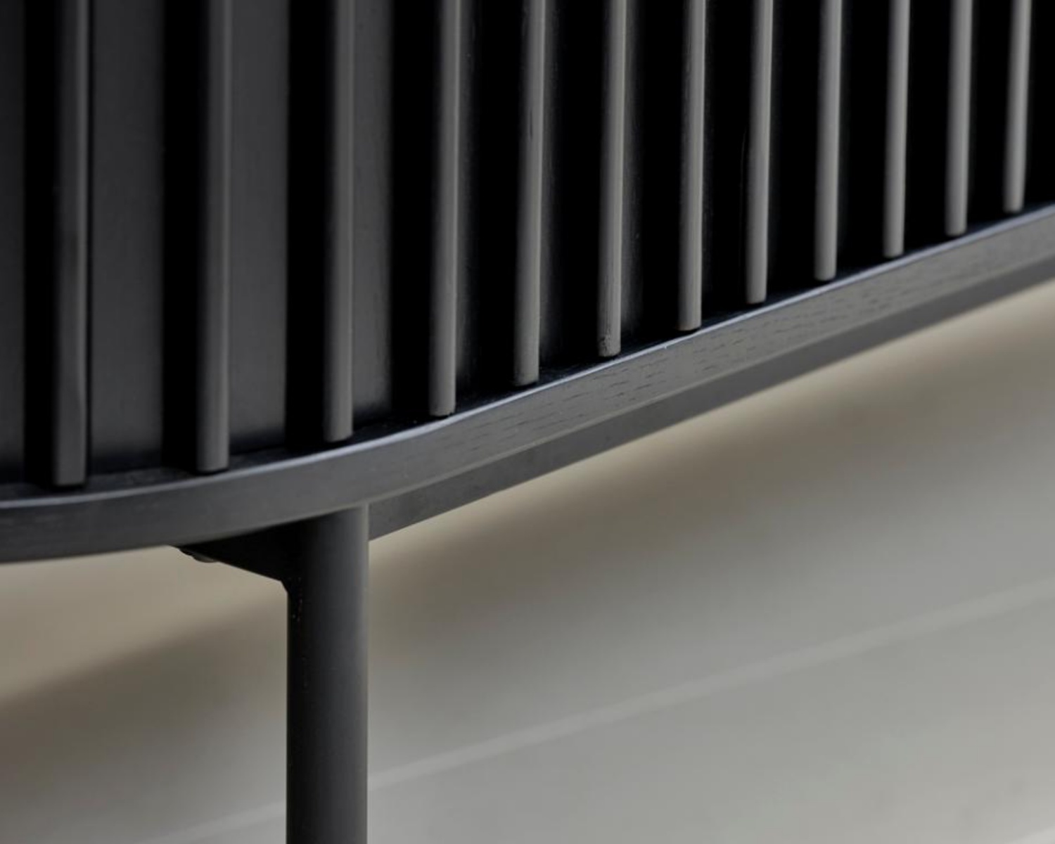 Commode large Ovitties à lamelles noires