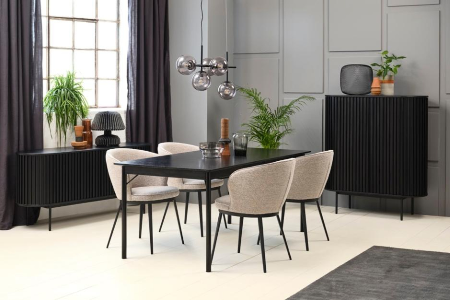 Commode large Ovitties à lamelles noires