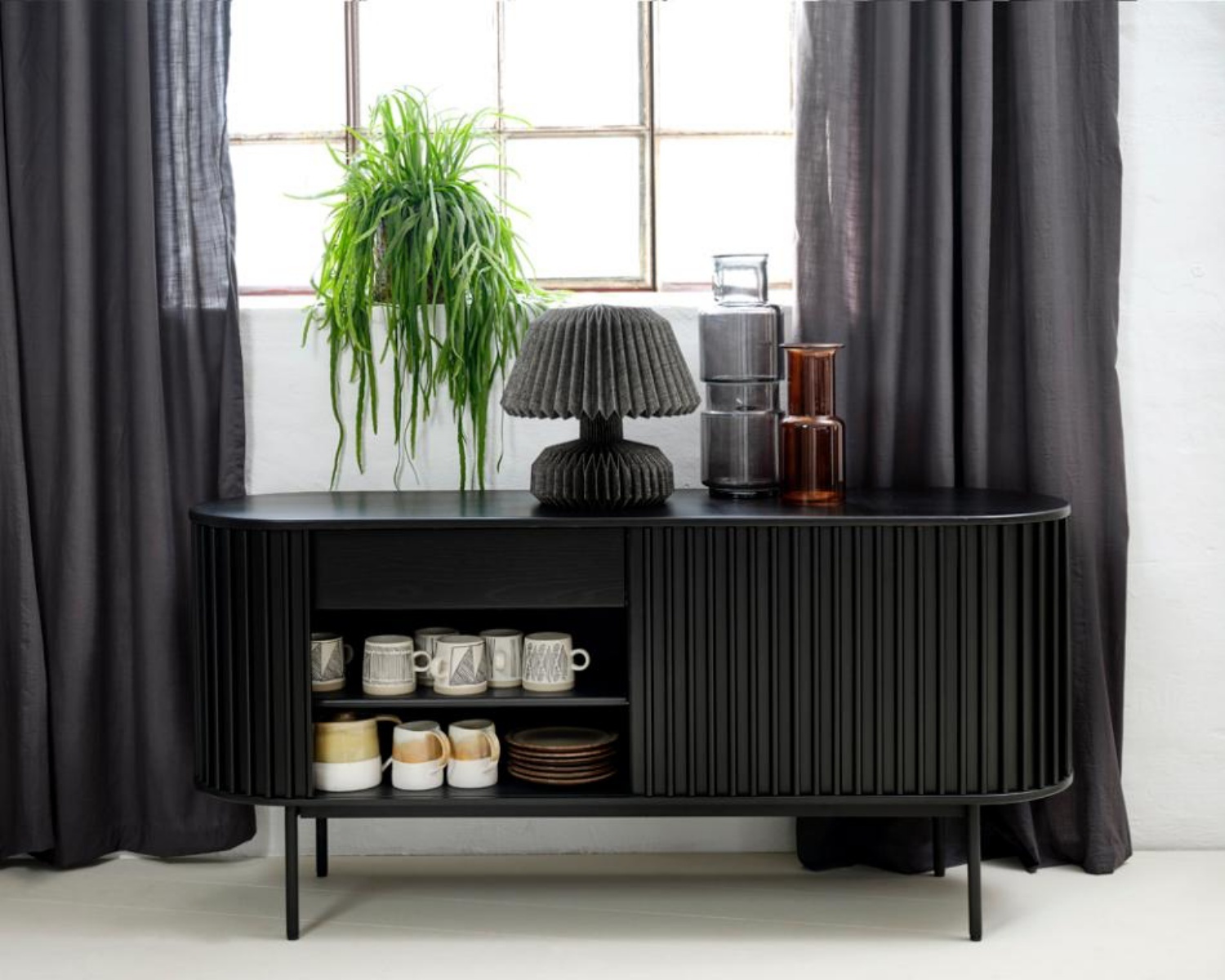 Commode large Ovitties à lamelles noires