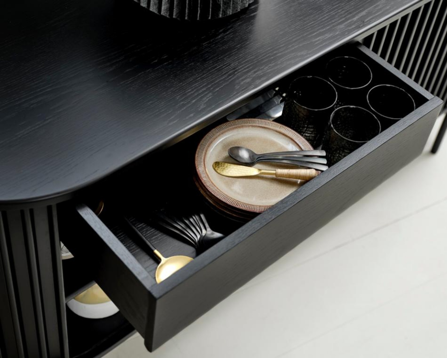 Commode large Ovitties à lamelles noires