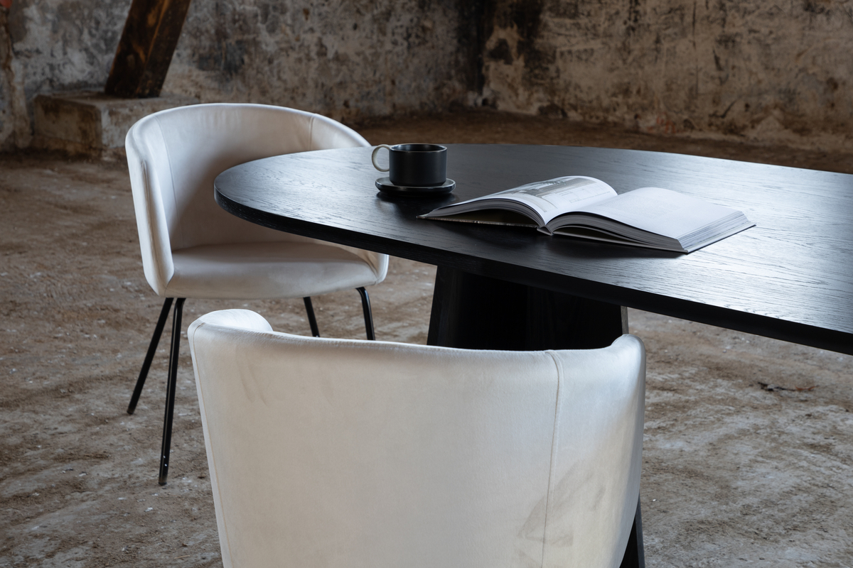 Table à manger ovale Quishly 115x230 cm/chêne noir