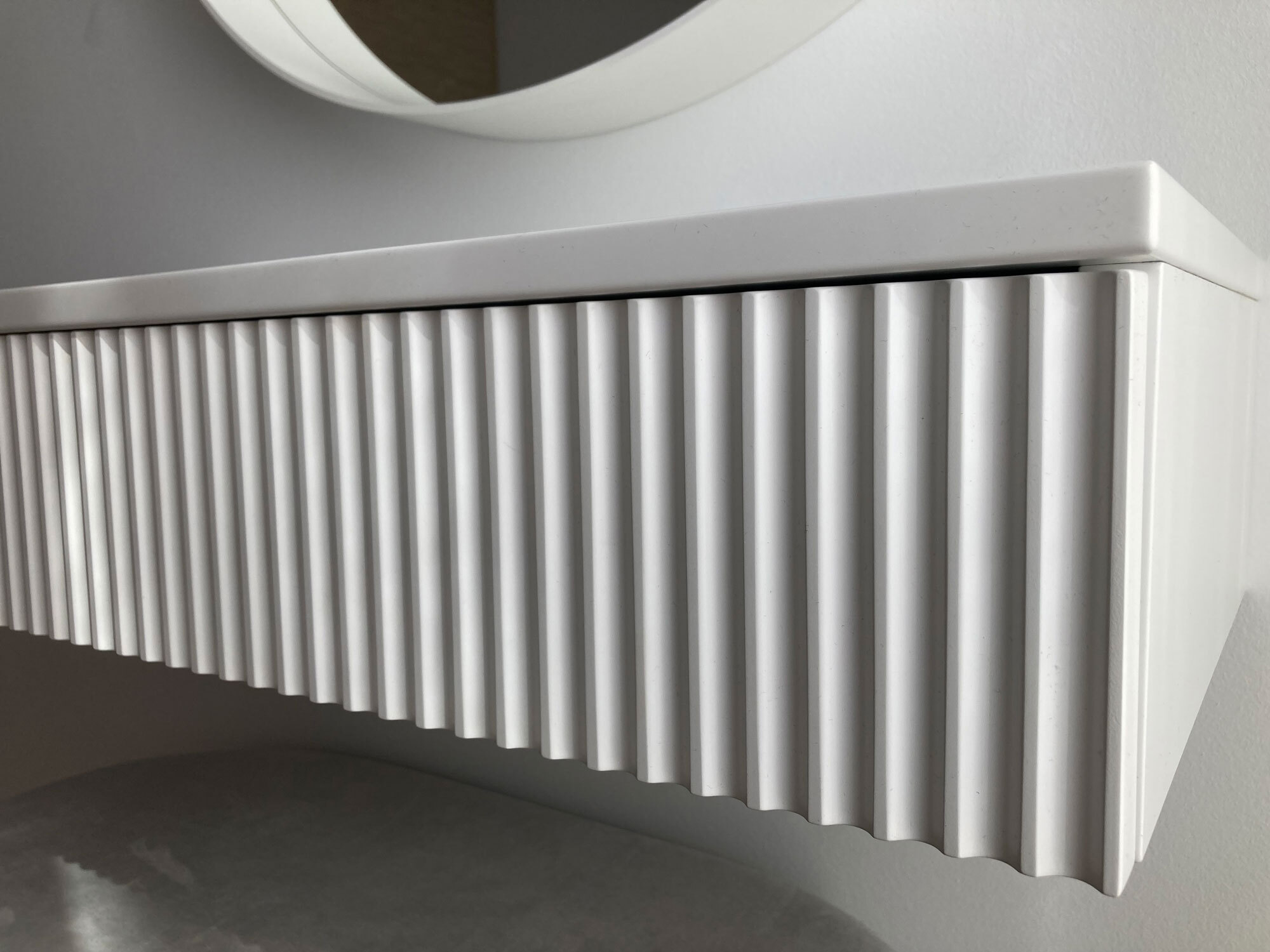 Coiffeuse Lonidos 70x35 cm suspendue lattes blanches