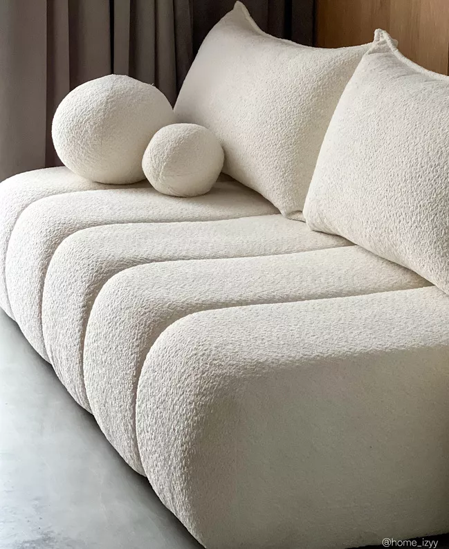 Kanapa trzyosobowa Dandelino Mini z funkcją spania kremowa boucle