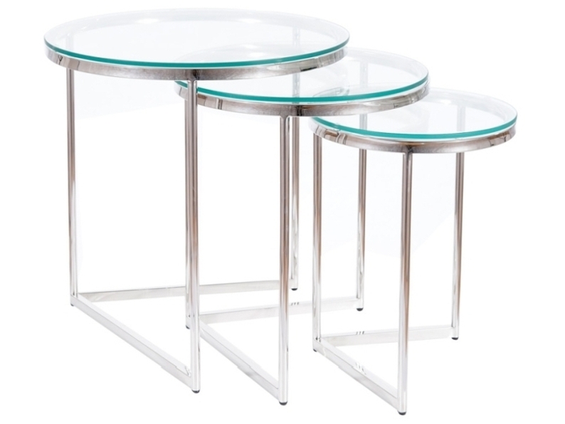 Un ensemble de trois tables basses argentées Zardi avec un plateau en verre