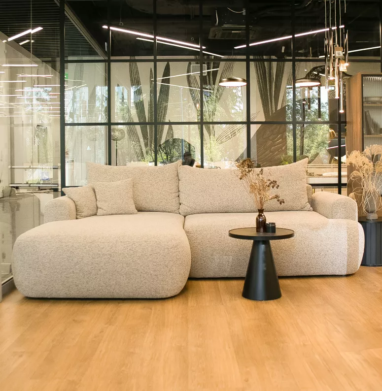 Jasnoszary narożnik Ovo lewostronny z funkcją spania i pojemnikiem na pościel.