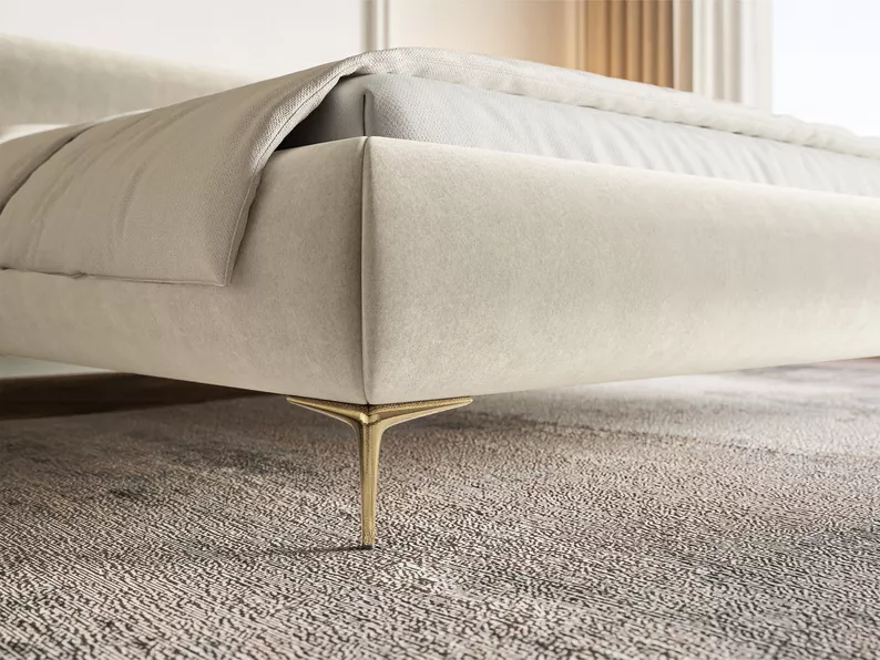 Łóżko tapicerowane 140x200 cm Roule z pojemnikiem stelaż metalowy kremowe welur hydrofobowy nóżki złote