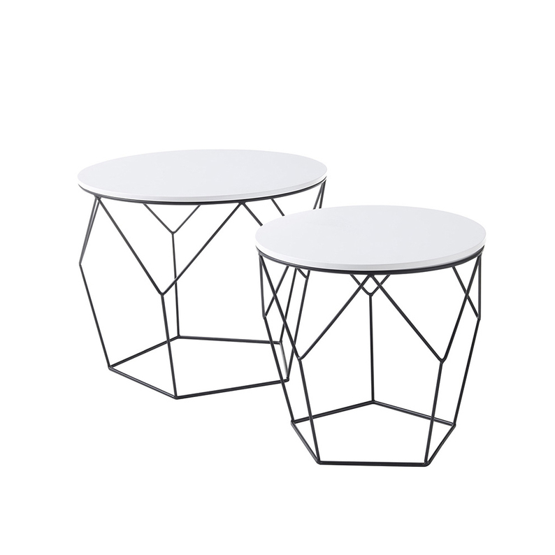 Un set de deux tables Isopo, diamètre 50 cm, blanc mat