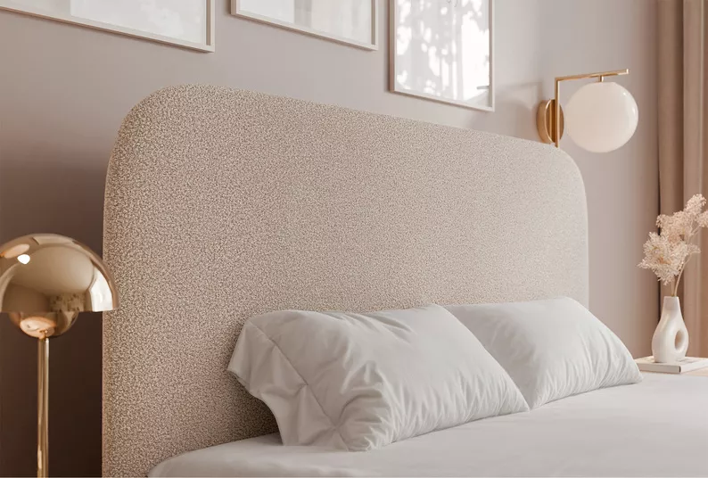 Łóżko tapicerowane 140x200 cm Sonvivo z pojemnikiem na pościel szarobeżowe boucle stelaż metalowy