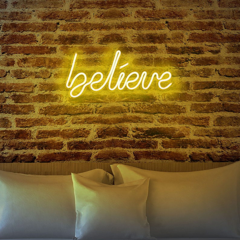LETELY Enseigne au néon sur le mur avec le mot Believe jaune