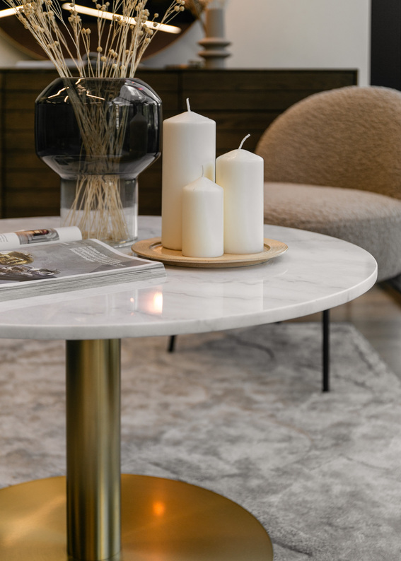 CORBINES Table basse ronde diamètre 80 cm marbre blanc sur pied laiton