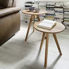 Un set de tables Melogreno, diamètre 40 et 50 cm, chêne noueux