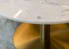 CORBINES Table basse ronde diamètre 80 cm marbre blanc sur pied laiton