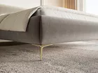 Łóżko tapicerowane 180x200 cm Roule z pojemnikiem stelaż metalowy szarobeżowe welur hydrofobowy nóżki złote