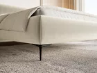 Łóżko tapicerowane 180x200 cm Roule z pojemnikiem stelaż metalowy kremowe welur hydrofobowy nóżki czarne